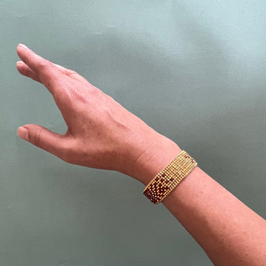 Brazalete Telar Dorado Delgado Difuminado Rojo